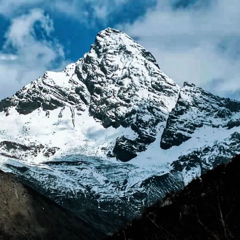 壮马合璧山同大玛雅峰一样，是自由之巅在日果冷觉山域开发的技术型雪山。难度高于大玛雅峰，目前只有我公司在此稳定带队攀登。