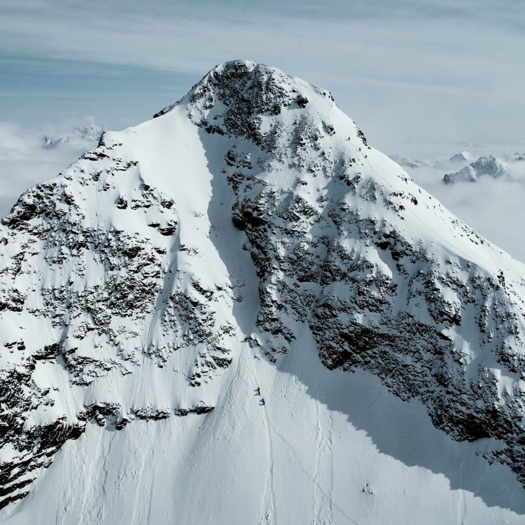 大玛雅峰是自由之巅自主开发且首登的5000米级技术型雪山，是我公司自2015年起，在日果冷觉山域探索的成果。